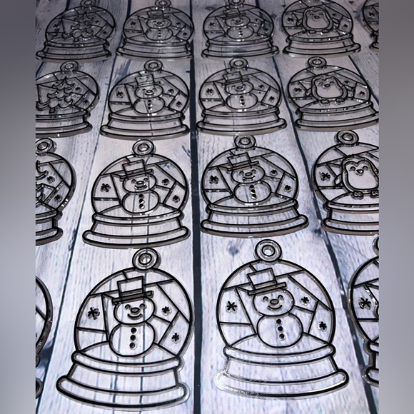 Winter Themed Plastic Craft Sun Catchers 24 ct. - Picture 3 of 5